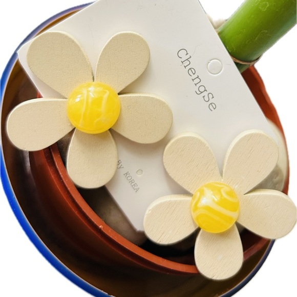 ChengSe Jewelry - ChengSe Korean Fashion Chic Daisy stud Yellow & Cream Fashion Earrings